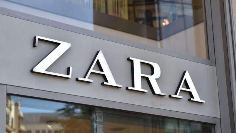 ZARA: Μίντι φόρεμα ζακάρ μόνο με 19,95€