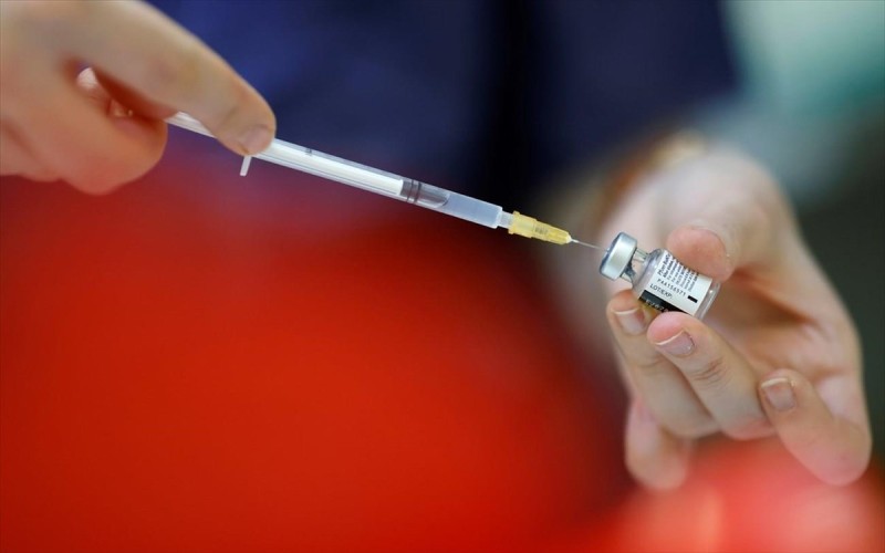 Οι Αμερικανοί ειδικοί θεωρούν δεδομένο ότι όσο προχωρούν οι εμβολιασμοί