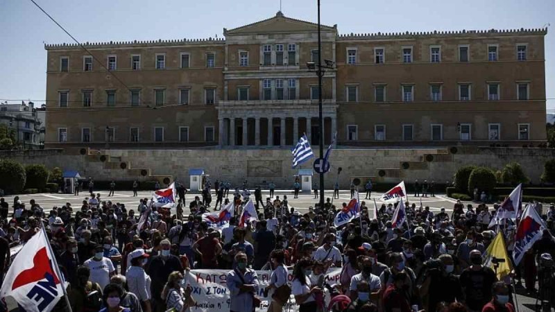 Απεργία 16/6: Οργή για το εργασιακό νομοσχέδιο - «Λαοθάλασσα» στη Βουλή και χάος στα λιμάνια