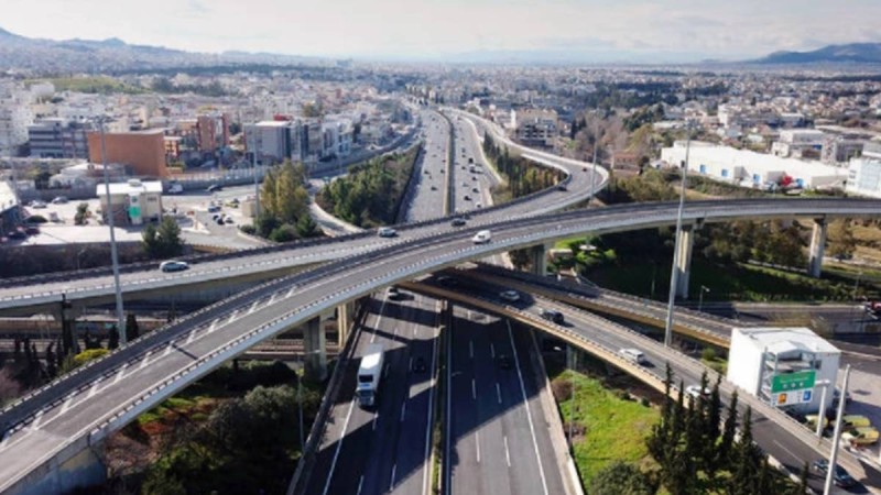 ΤΩΡΑ: Σφοδρή καραμπόλα τεσσάρων αυτοκινήτων στην Αττική Οδό! Μεγάλες καθυστερήσεις