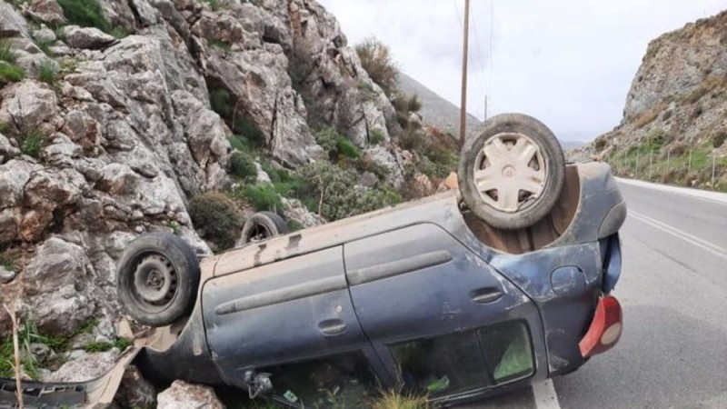 Ανετράπη αυτοκίνητο στην Κρήτη - Στην εντατική ένας 19χρονος