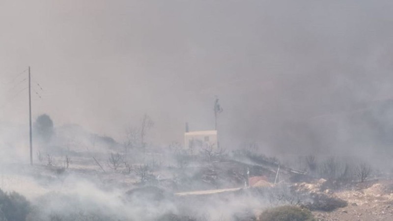 Μαίνεται η φωτιά στην Πάρο - Συνεχείς αναζωπυρώσεις