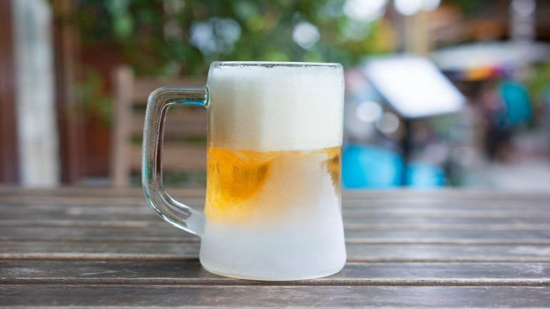 Το απόλυτο τρικ: Πάγωσε την μπίρα σου μέσα σε 2 λεπτά (Βίντεο)