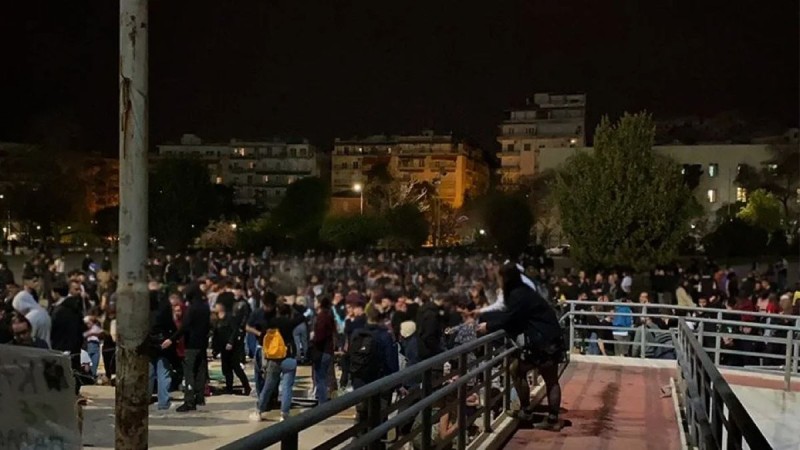 Θεσσαλονίκη: Νέα εισαγγελική παρέμβαση για το κορωνοπάρτι στο ΑΠΘ - Νοσηλεύεται στο νοσοκομείο η 19χρονη που έπεσε λιπόθυμη στο φρεάτιο