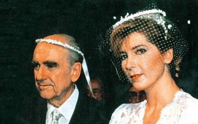 Ανδρέα Παπανδρέου - Δήμητρα Λιάνη: Στο σφυρί για 5.000 ευρώ μπομπονιέρα από τον γάμο τους! 