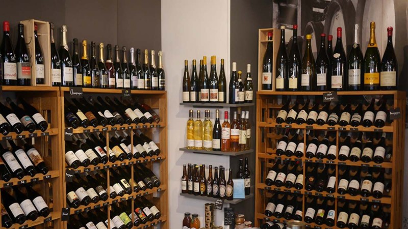 4+1 αγαπημένα μαγαζιά για να απολαύσετε το κρασί σας