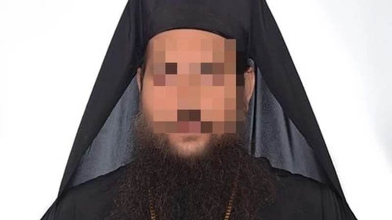 Επίθεση με βιτριόλι στη Μονή Πετράκη: Αυτός είναι ο δράστης ιερέας - Είχε πάει προετοιμασμένος