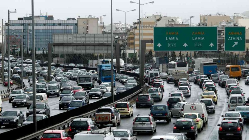 Κυκλοφοριακό κομφούζιο: Χάος σε όλη την Αττική - Πώς σας βοηθά η Google να αποφύγετε την κίνηση