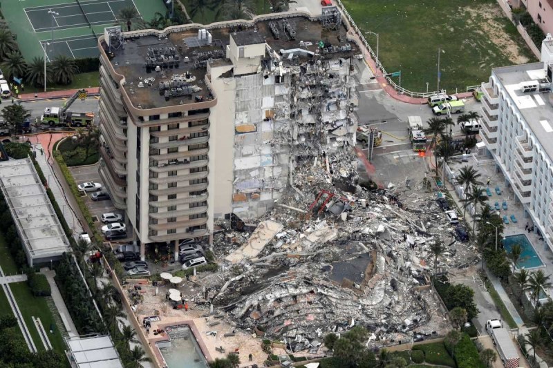 Κατέρρευσε πολυώροφο κτίριο στο Μαϊάμι - Ένας νεκρός και 99 αγνοούμενοι