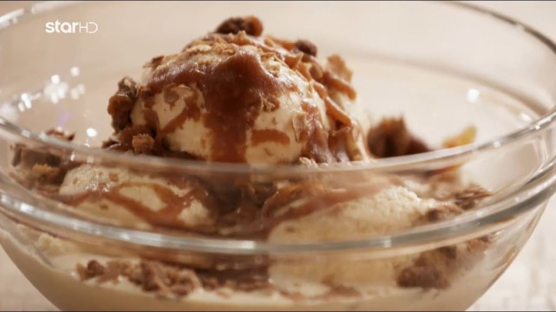 Συνταγή για σπιτικό παγωτό σοκολάτα, καραμέλα και βανίλια και 4 γλυκάκια στην στιγμή (Video)