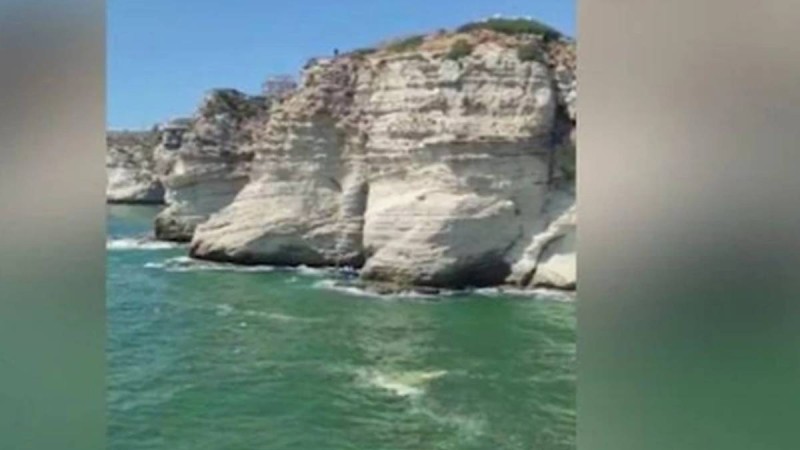 Βίντεο σοκ: Άνδρας βουτά από γκρεμό 36 μέτρων και «σκάει» πάνω σε σκάφος