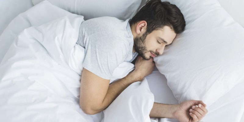 Ποια είναι η μέθοδος 4-7-8 που σε κάνει να κοιμάσαι μέσα σε ένα λεπτό