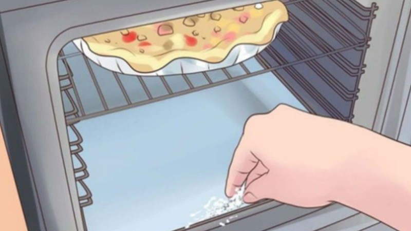 Κάντε το φούρνο σας να λάμψει χωρίς τρίψιμο με 3 υλικά που έχετε στο ντουλάπι σας