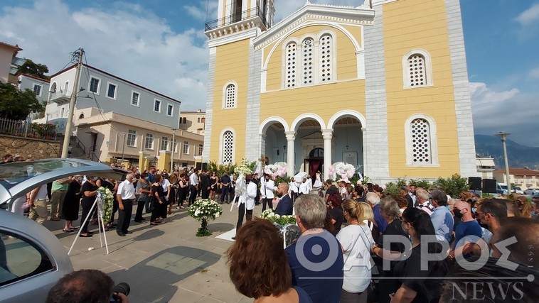 Έρικα Πρεζεράκου: Μαυροφορεμένη στη κηδεία της μικρής Αναστασίας!