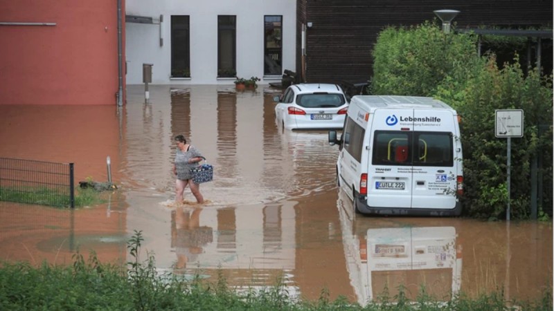 Γερμανία: Χάος από τις πλημμύρες, 30 αγνοούμενοι – Τα βίντεο κόβουν την ανάσα