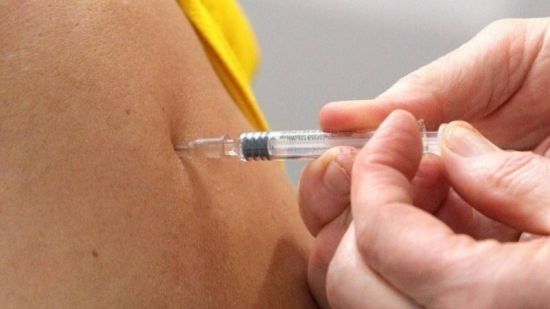 Κι άλλο «τσίμπημα»: Τρίτη δόση του εμβολίου το Σεπτέμβριο