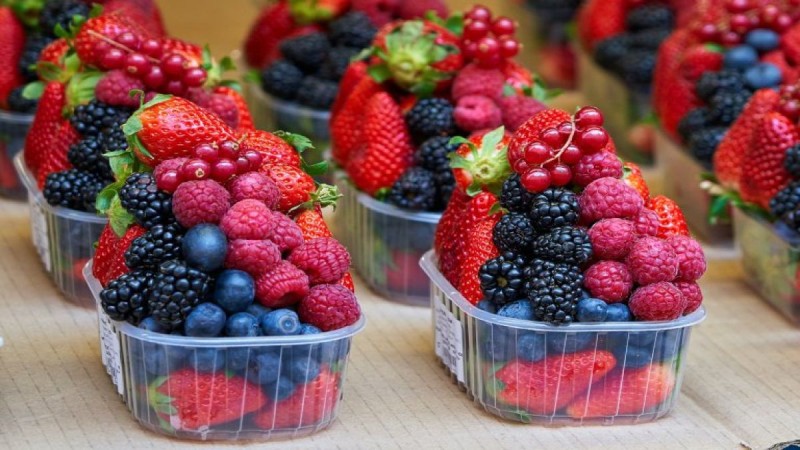 Αυτά τα φρούτα εποχής είναι η καλύτερη επιλογή για μια καρδιά γεμάτη υγεία!