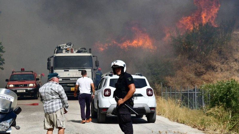 Μεγάλη πυρκαγιά στην Αχαΐα: Εκκενώνονται Ζήρια, Άνω Ζήρια και Καμάρες - Κάηκαν τέσσερα σπίτια