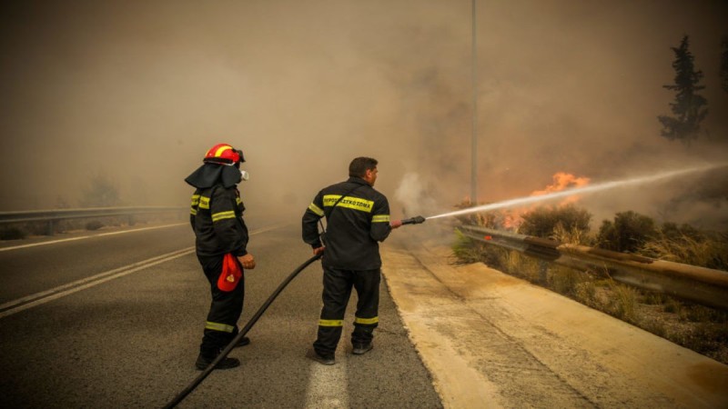 Κύπρος: Μεγάλη φωτιά στον Αρακαπά - Καίγονται σπίτια και εκκενώνονται χωριά