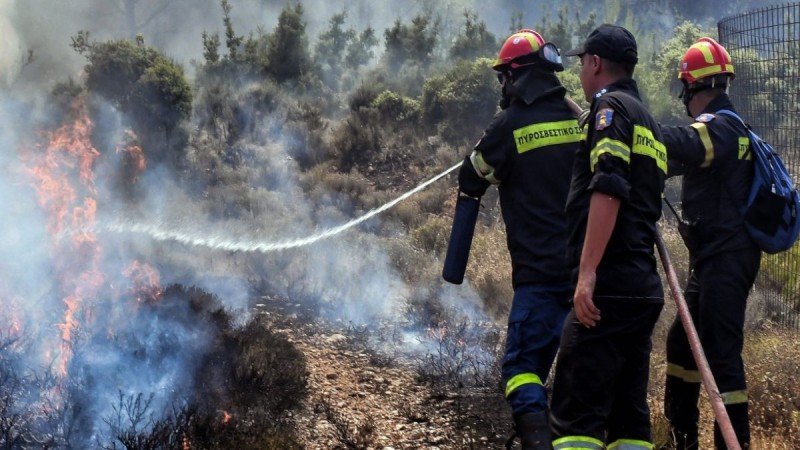 Συναγερμός στη Ρόδο: Φωτιά κοντά σε παλιά χωματερή