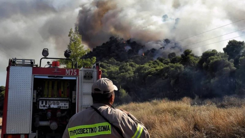 «Παραμείνετε σε ετοιμότητα»: Έκτακτο μήνυμα του 112 για την ισχυρή πυρκαγιά στην Σταμάτα!