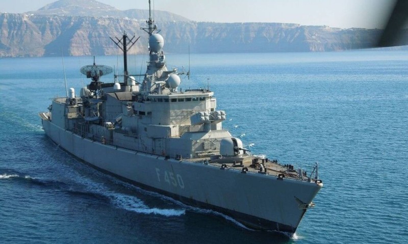Συναγερμός στο Πολεμικό Ναυτικό - Συρροή κρουσμάτων σε φρεγάτα