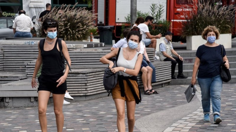 Ανατροπή με μάσκες: Επανέρχεται η μάσκα και στους εμβολιασμένους