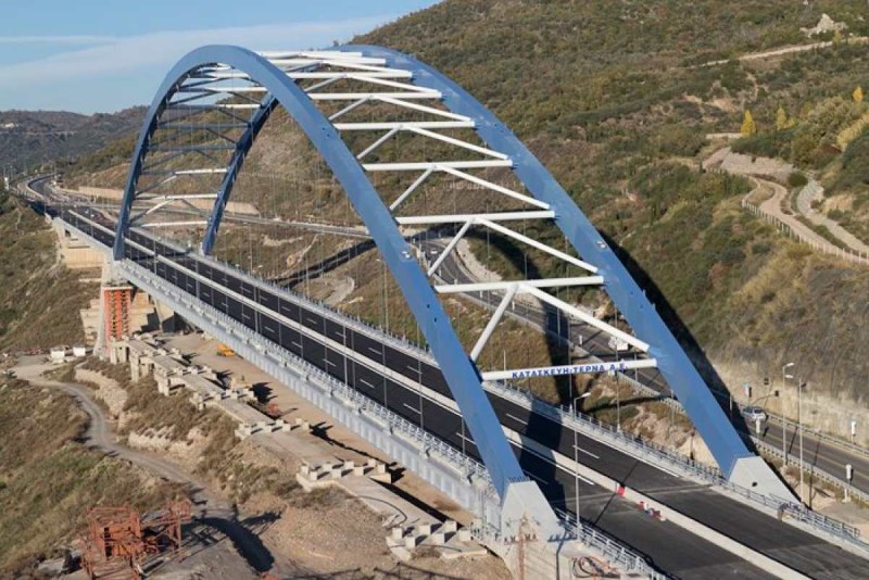 Μια από τις μεγαλύτερες τοξωτές γέφυρες του κόσμου βρίσκεται στην καρδιά της Πελοποννήσου