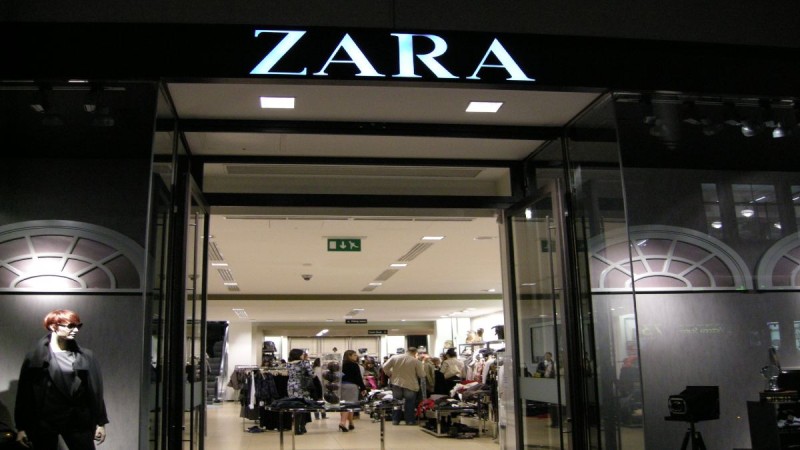 Zara: Απογειώστε τις εμφανίσεις σας με αυτό το σορτς - Κοστίζει 19,95 ευρώ