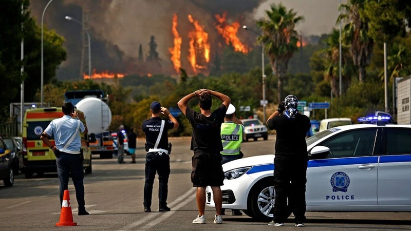 Καίγεται η Αθήνα και ΑΝΤ1, ΣΚΑΙ, Star, Alpha δεν δείχνουν το παραμικρό!