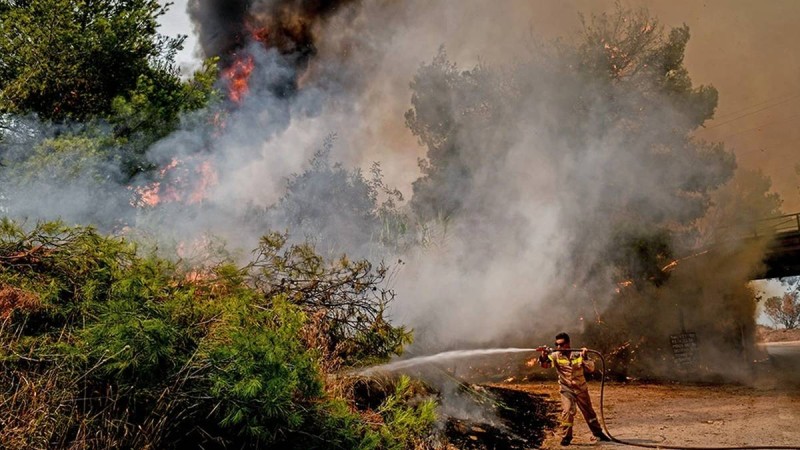 Φωτιά στην Αττική: Στη Μαλακάσα το μέτωπο - Τεράστια επιχείρηση για να αποφευχθούν οι αναζωπυρώσεις