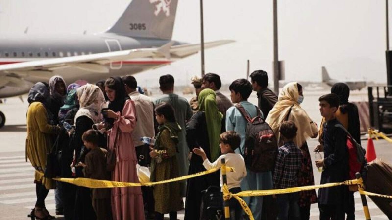 Αφγανιστάν: Συναγερμός στο αεροδρόμιο της Καμπούλ – Πυροβολισμοί με νεκρό