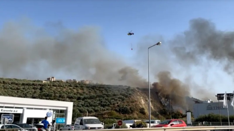 Φωτιά στην Κρήτη: Κοντά στα σπίτια του οικισμού Γουρνών Τεμένους οι φλόγες