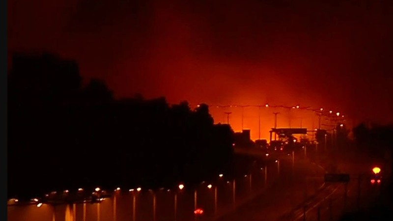 ΣΟΚ: Πέρασε η πυρκαγιά την Εθνική Οδό, κατευθύνεται προς Καπανδρίτι!