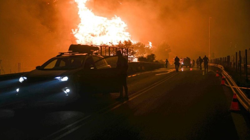 Κάτοικος Αφιδνών καταγγέλλει: «Μας άφησαν να σβήνουμε τη φωτιά μόνοι μας»