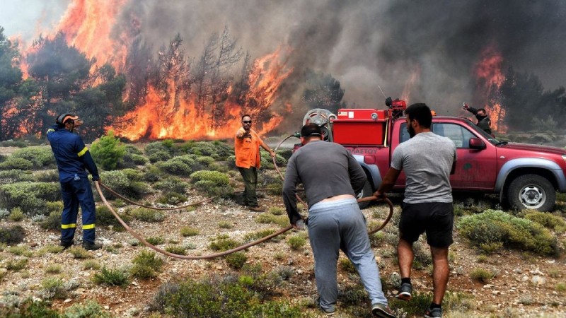 Φωτιά στην Εύβοια: Αγωνία για Κρυονερίτη, Σήμια, Μηλιά και Αγδίνες λόγω αναζωπυρώσεων