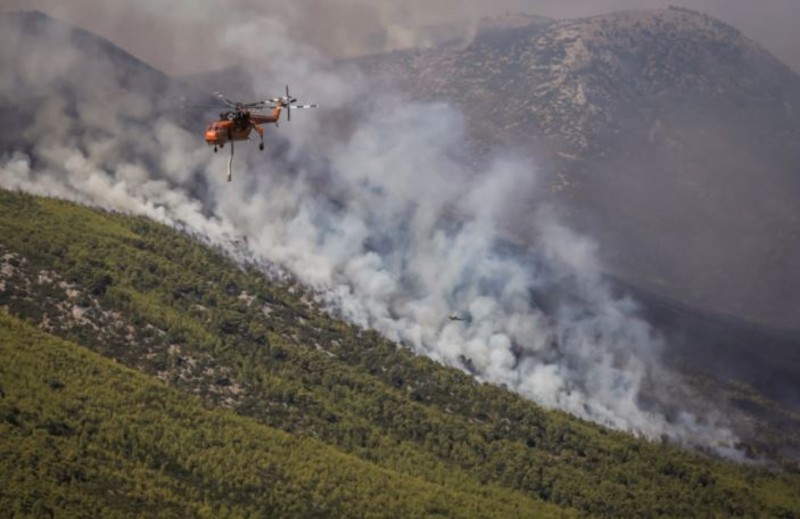 Φωτιά στην Κερατέα: Μάχη με τις αναζωπυρώσεις