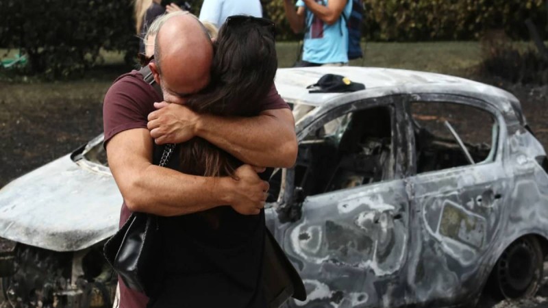 «Αν σκούπιζες πτώματα από τον δρόμο τότε θα καταλάβαινες...»: Κάτοικος του Ματιού απαντά σ'όσους συγκρίνουν απώλεια περιουσίας με ανθρώπινης ζωής!