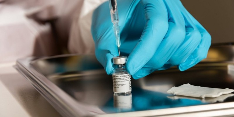 Pfizer και Moderna αυξάνουν τις τιμές των εμβολίων στην ΕΕ