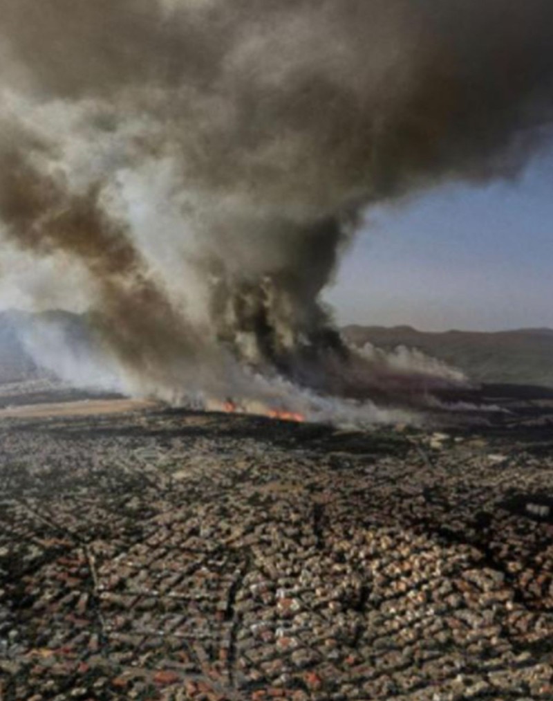 Φωτιά στη Βαρυμπόμπη: Η φωτογραφία που σοκάρει και κάνει τον γύρο του διαδικτύου!