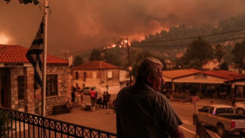 Οργή από τους πυρόπληκτους: «Δεν έχουμε ούτε βρακί και μας ζητούν έγγραφα»