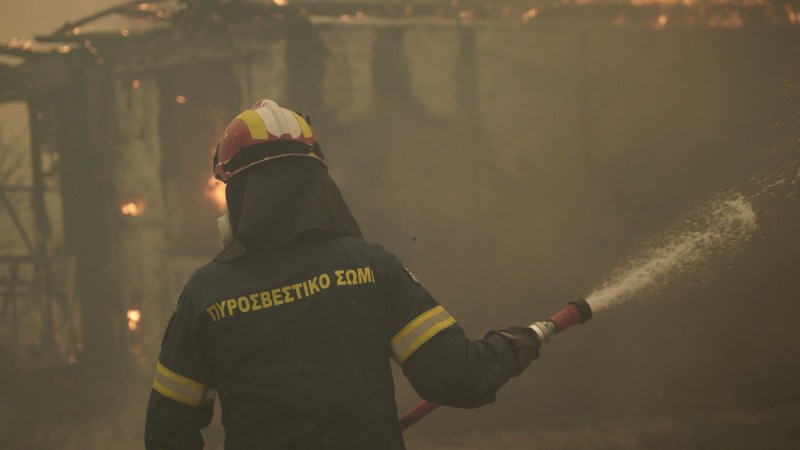 Πυροσβέστες για φωτιές: Όχι άλλα ευχαριστήρια - Εμείς κάνουμε το καθήκον μας, κάνετε κι εσείς το δικό σας