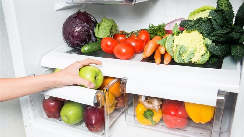 Κόλπο για να μη χαλάνε γρήγορα τα φρούτα και τα λαχανικά στο ψυγείο