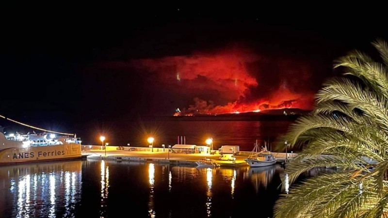 Εικόνες Αποκάλυψης από Σκιάθο και Σκόπελο! Η Εύβοια στις φλόγες