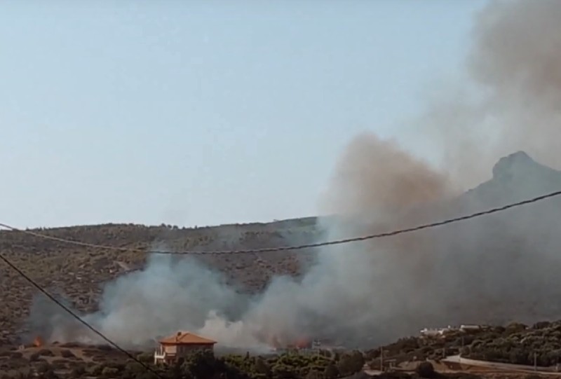 Φωτιά τώρα στο Σούνιο κοντά σε ξενοδοχείο