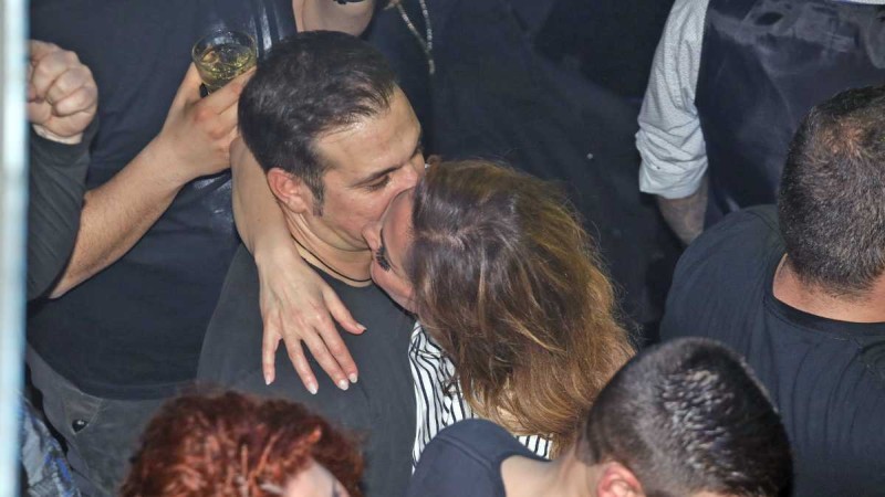 «Καυτές» φωτογραφίες Δέσποινας Βανδή και Ντέμη Νικολαΐδη: Τα παθιασμένα φιλιά το 2007 όταν ήταν τρελά ερωτευμένοι