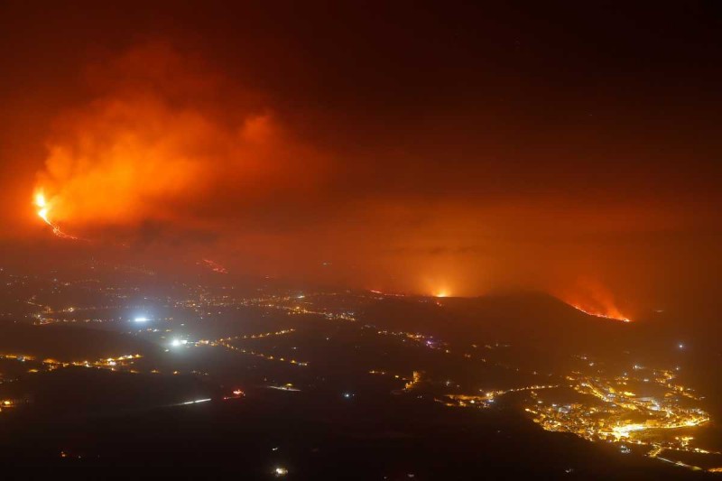 Απίστευτες εικόνες από την έκρηξη ηφαιστείου στη Λα Πάλμα