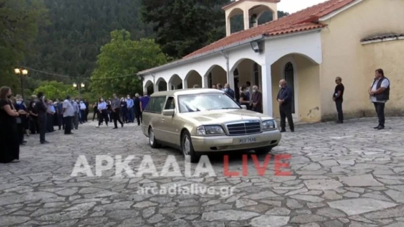 Σπαραγμός και οδύνη στη κηδεία του 15χρονου στην Αρκαδία - Πέθανε μετά την 1η δόση του εμβολίου της Pfizer!