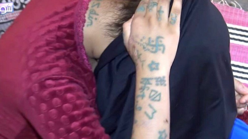 Φρίκη: 11 άντρες βίαζαν και βασάνιζαν 17χρονη! Χάραξαν τατουάζ στο σώμα της και την έκαιγαν με τσιγάρα (Video)