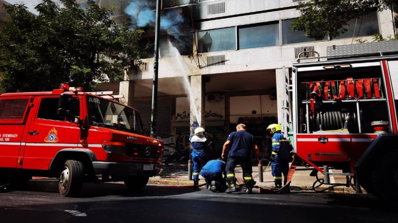 Φωτιά πάνω από το υπουργείο Υγείας - Εκκενώθηκε το κτίριο